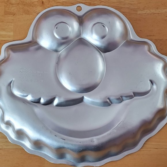 Elmo Face Cake Pan - 2105-3461 - Picture 2 of 3